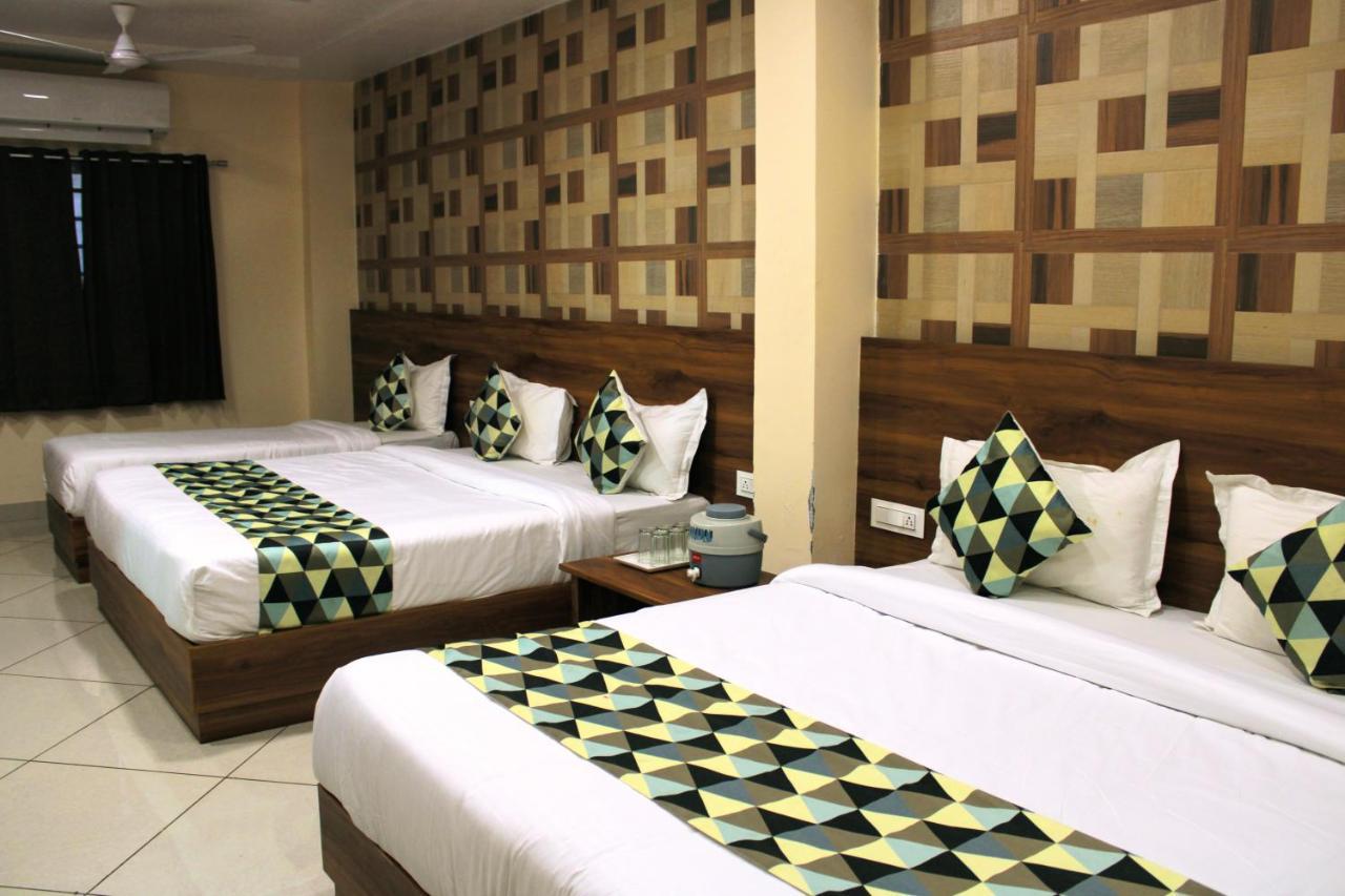 Maruti Group Of Hotels - Shri Naman Nāthdwāra Dış mekan fotoğraf