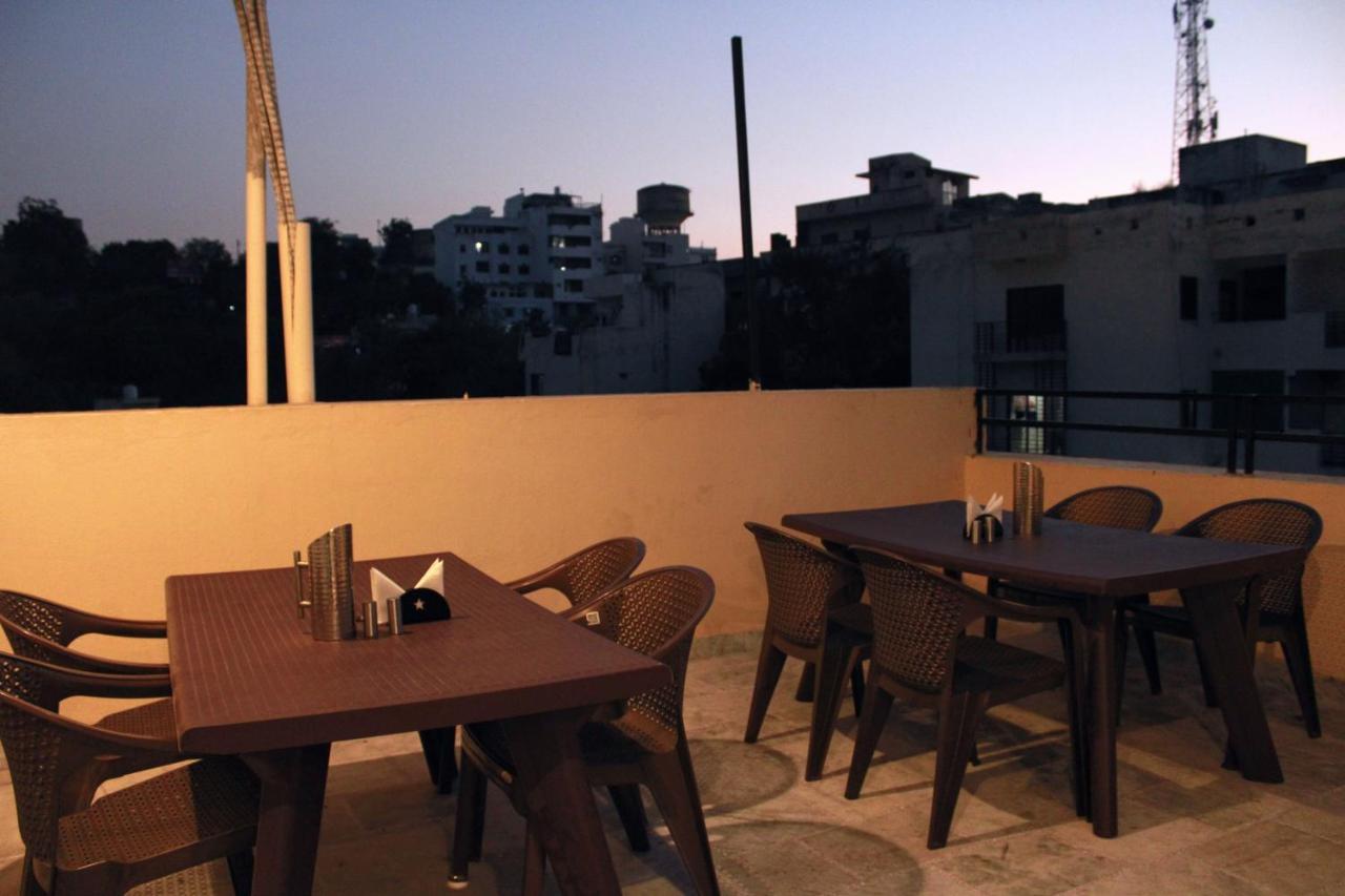 Maruti Group Of Hotels - Shri Naman Nāthdwāra Dış mekan fotoğraf