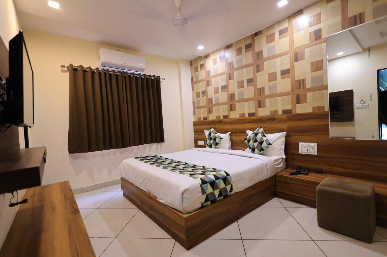Maruti Group Of Hotels - Shri Naman Nāthdwāra Dış mekan fotoğraf